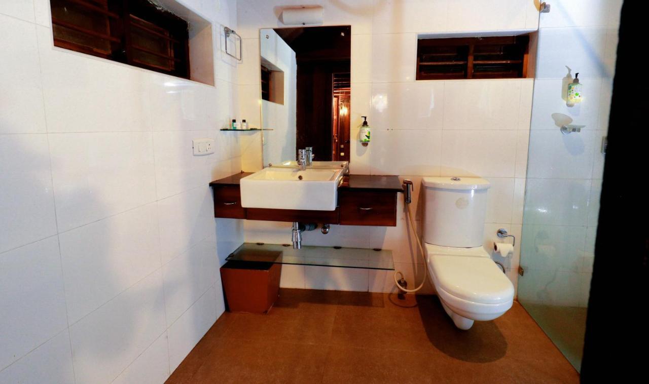 Triveny River Palace Hotel Alappuzha Exterior foto